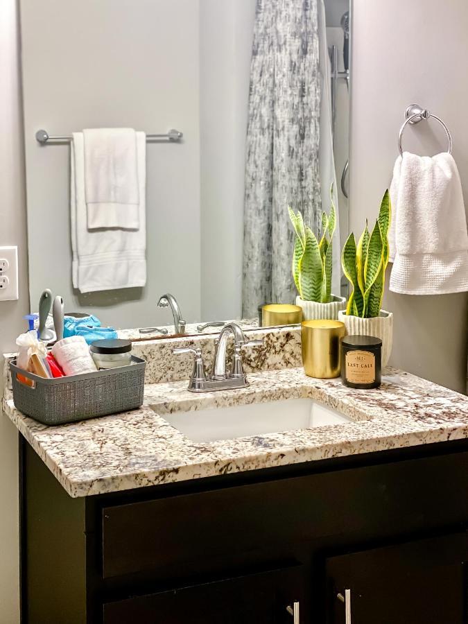Full Kitchen,King,W/D,Netflix,2 Smart Tvs,Parking Daire Louisville Dış mekan fotoğraf